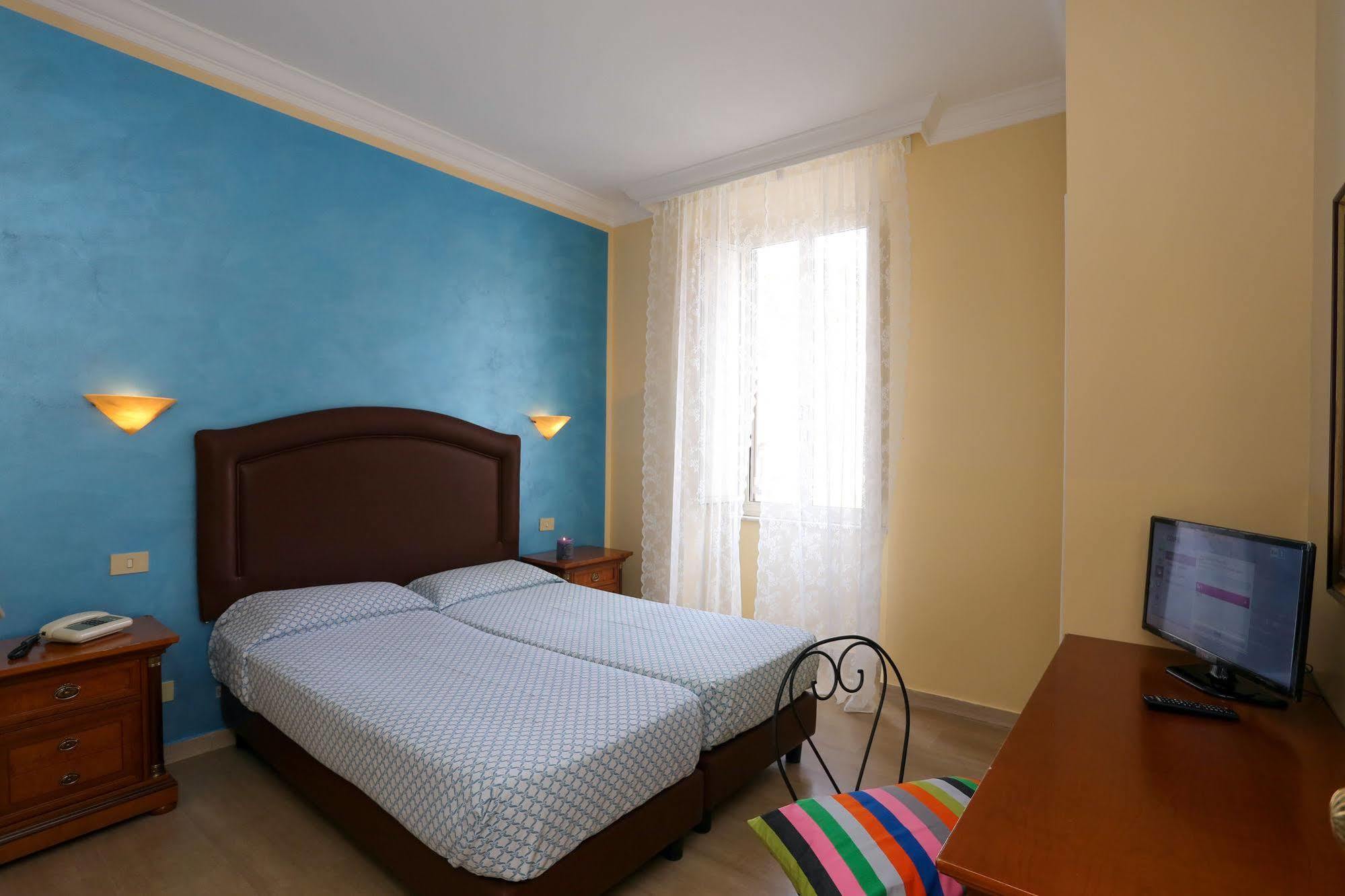 Pullman Life Hotel 2*
